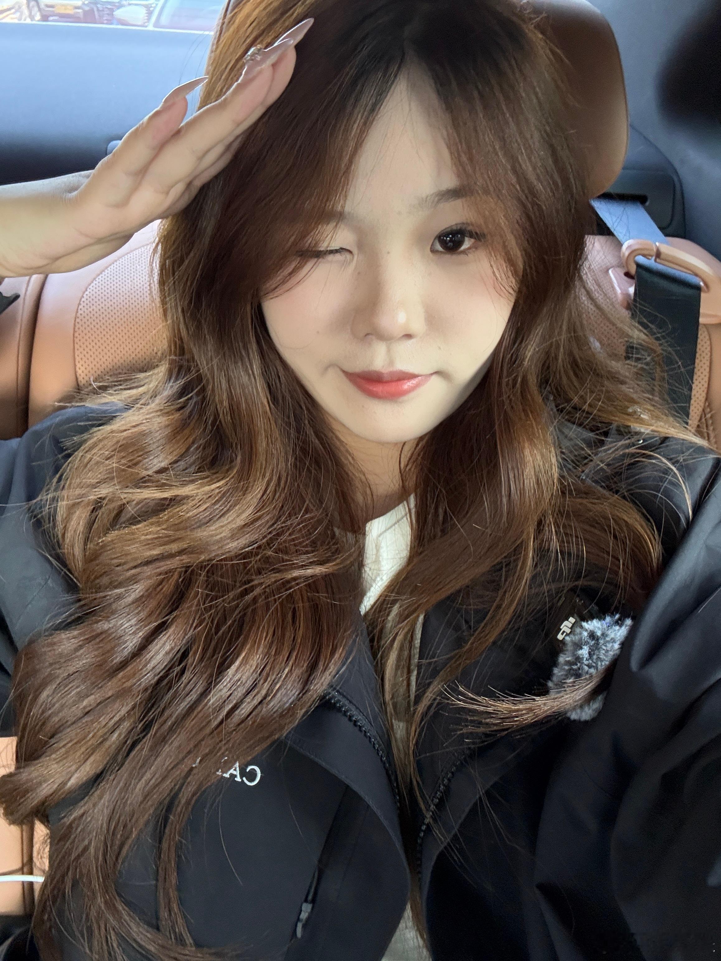 嗨嗨早哇～今天青岛的天气好差，感觉马上要下雨☔️ ​​​