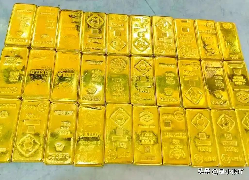 大胆推测一下，接下来4个月，黄金的价格走势。
1、8月：约890元/克；属于消费