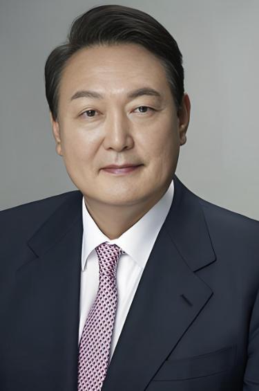 尹锡悦彻底没希望了，他的妻子金建希因为拒不认罪，被检方建议给予15年的刑期。尹锡