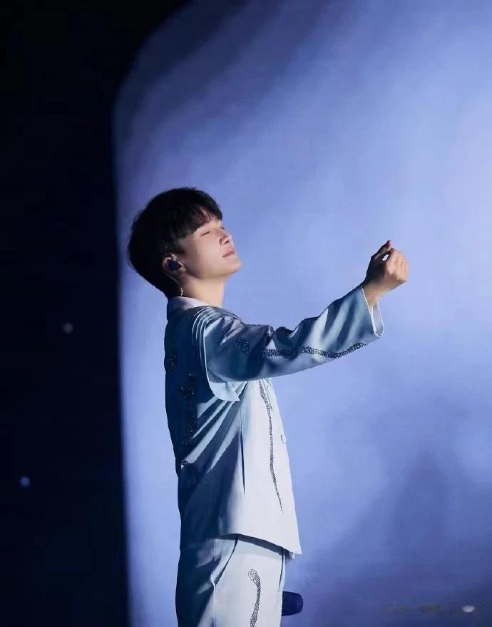 #记录我的2023#
“莫听穿林打叶声，一蓑烟雨任平生。”
央视中秋晚会，戏腔开