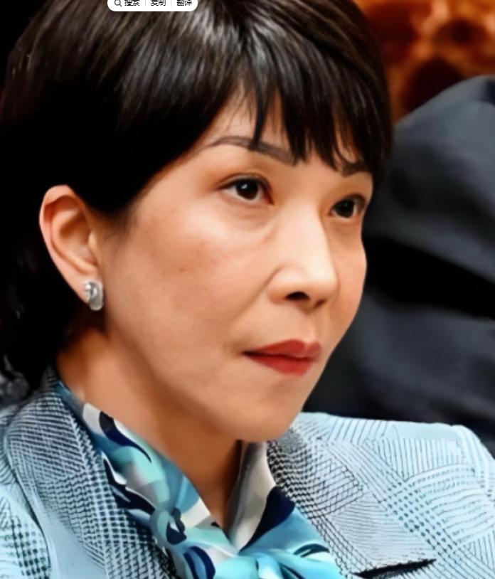 月底的东亚舆论场像憋了场大戏，12月26日，日本右翼代表高市早苗的靖国神社之行被