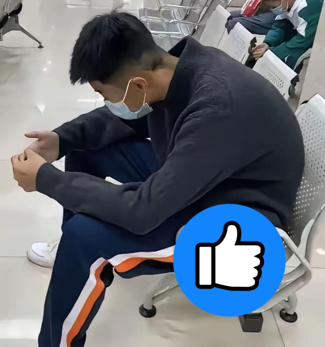 14岁少年绝境求救：血缘亲戚集体沉默，班主任一句“我来”看哭无数人
 
有些道理