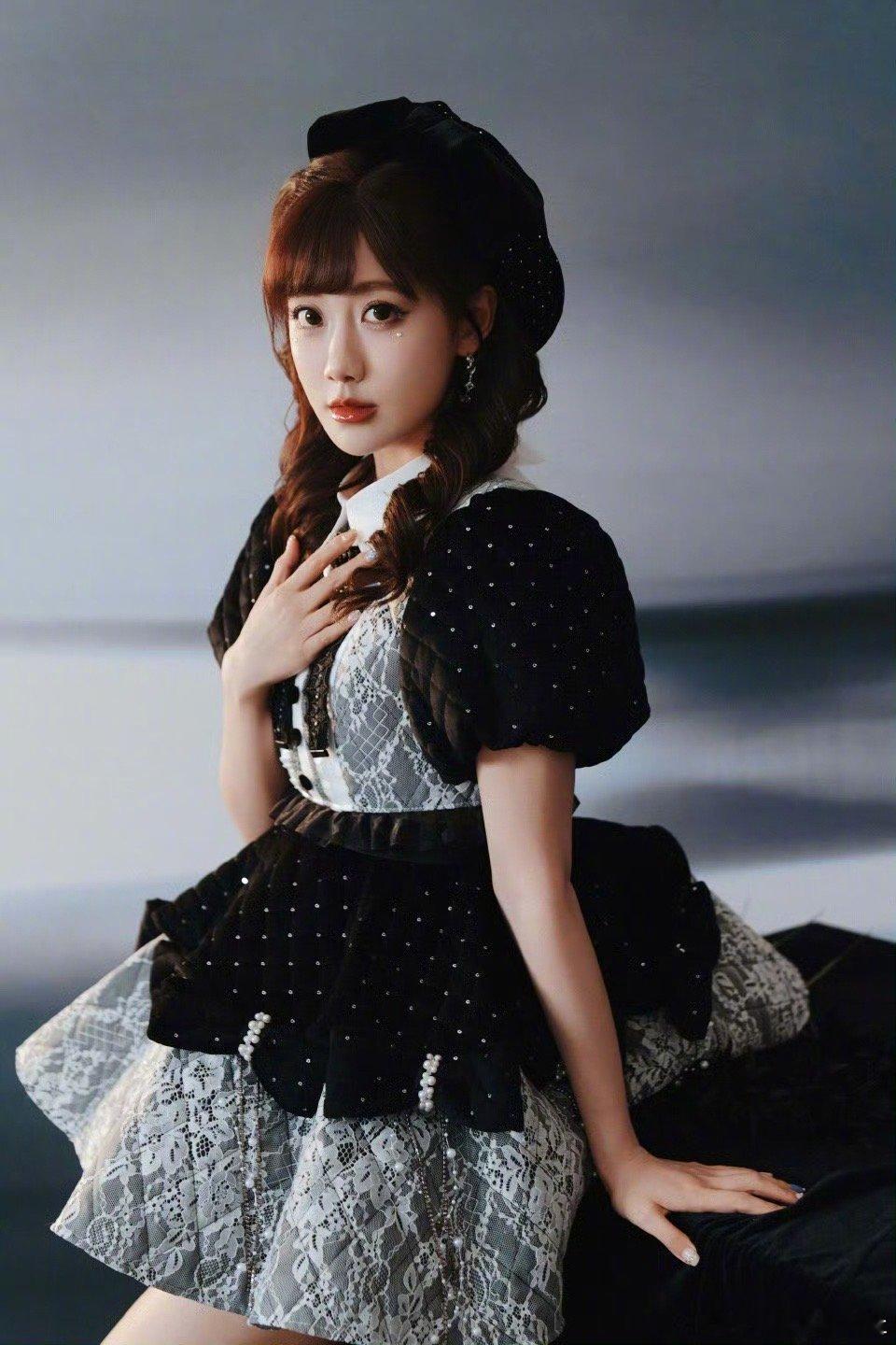 李艺彤姐姐继续走花路，开启新的旅途啦！｜李艺彤