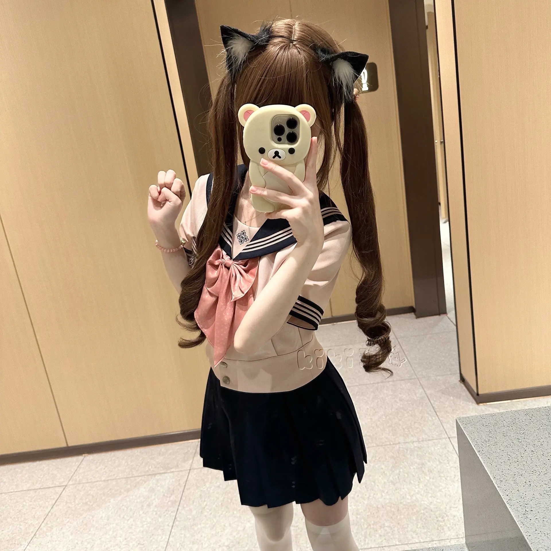 想象有一个橡皮擦把过去全部擦掉 如果有一天我能幸福了 就原谅这一切