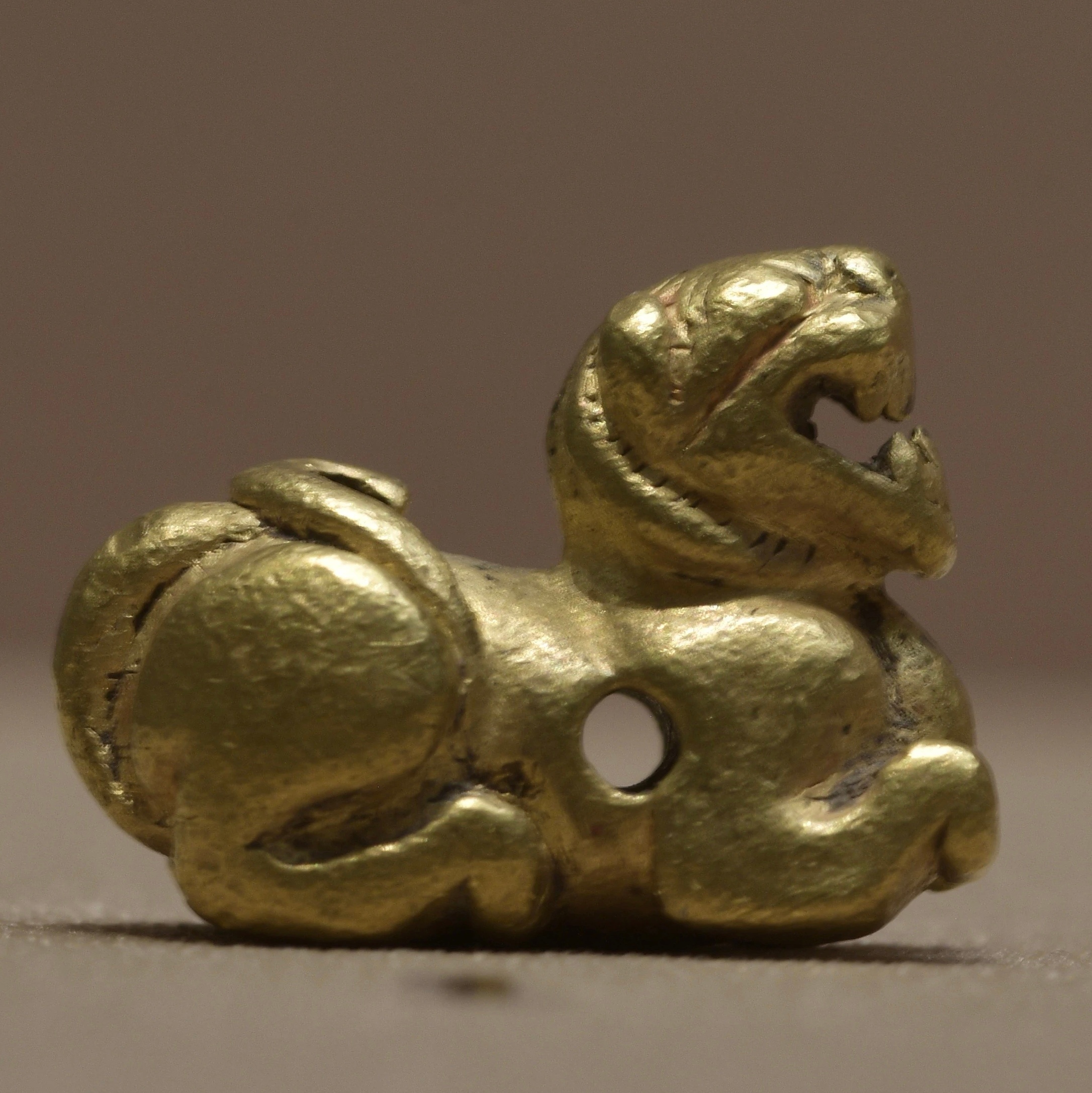 古玉杂谈 同样是古玉兽，因为它们材质不同，价格也会受到影响…… 上海