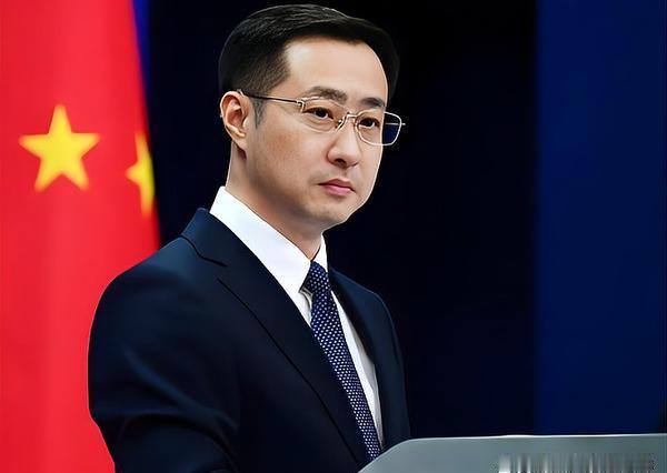 乌高官放话“我就是俄罗斯”，自欺欺人式叙事太荒唐
 
俄乌冲突打到现在，乌方终于
