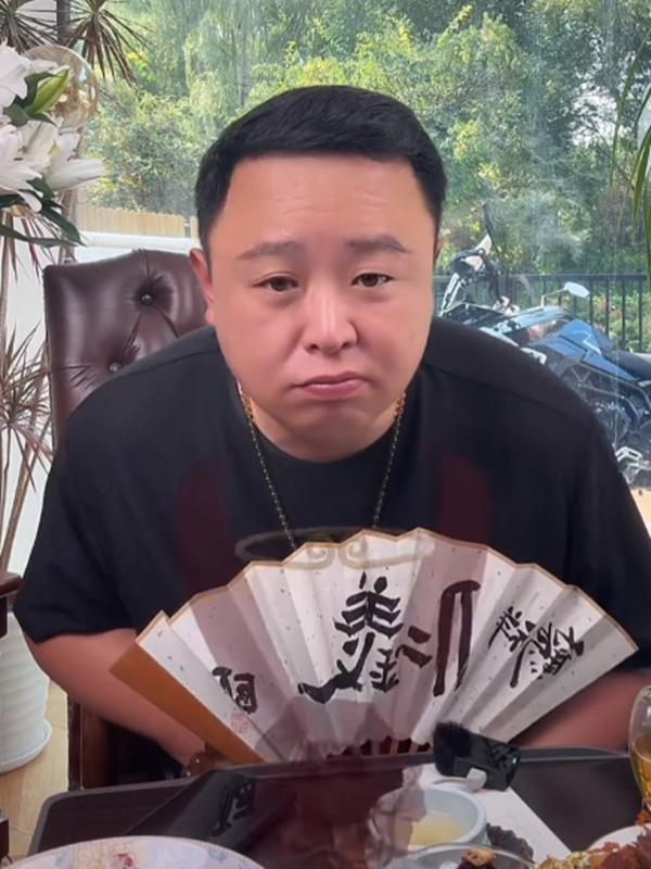 阎鹤祥“壮壮”这个名字还有这番深意。昨日，阎鹤祥在家边喝茶、边直播。聊天中，阎鹤