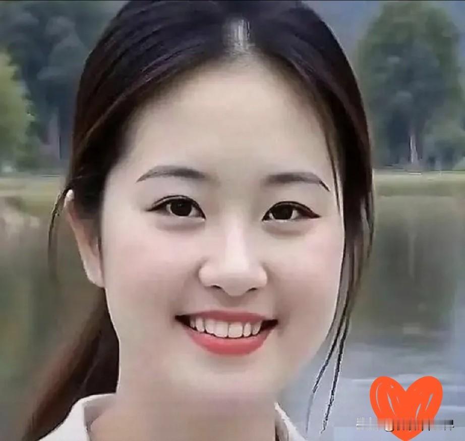 一位长相清秀的女大学生去上海面试。面试官问她：“1000个山是什么字？”女生马上