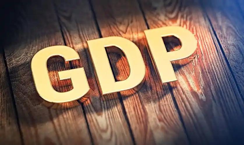 打开手机刷到经济话题，十个有八个在说中国GDP不如美国，理由就一条：人家总量比我