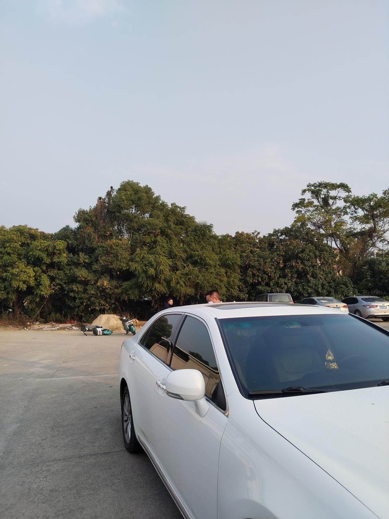 人这一辈子，外在会老去，内在的善良、真诚和努力才会越来越亮。别太纠结自己的长相，