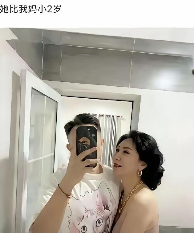 大家现在是否和我一样，老妻少夫，也见怪不怪了吧？[偷笑][偷笑][偷笑]