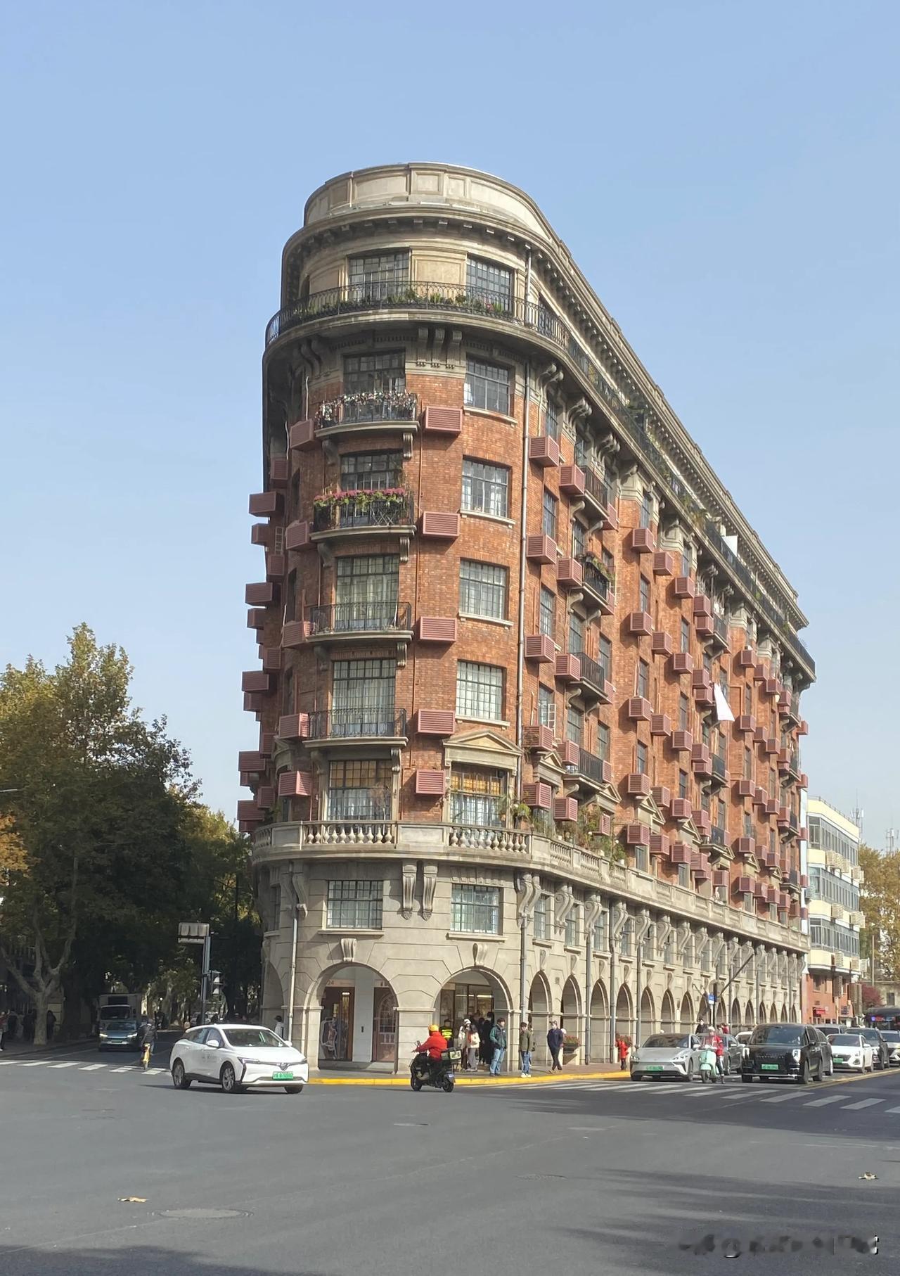 无锡人从杭州玩到上海
   2025年的感恩节在上海
   今天游玩的目的地是武