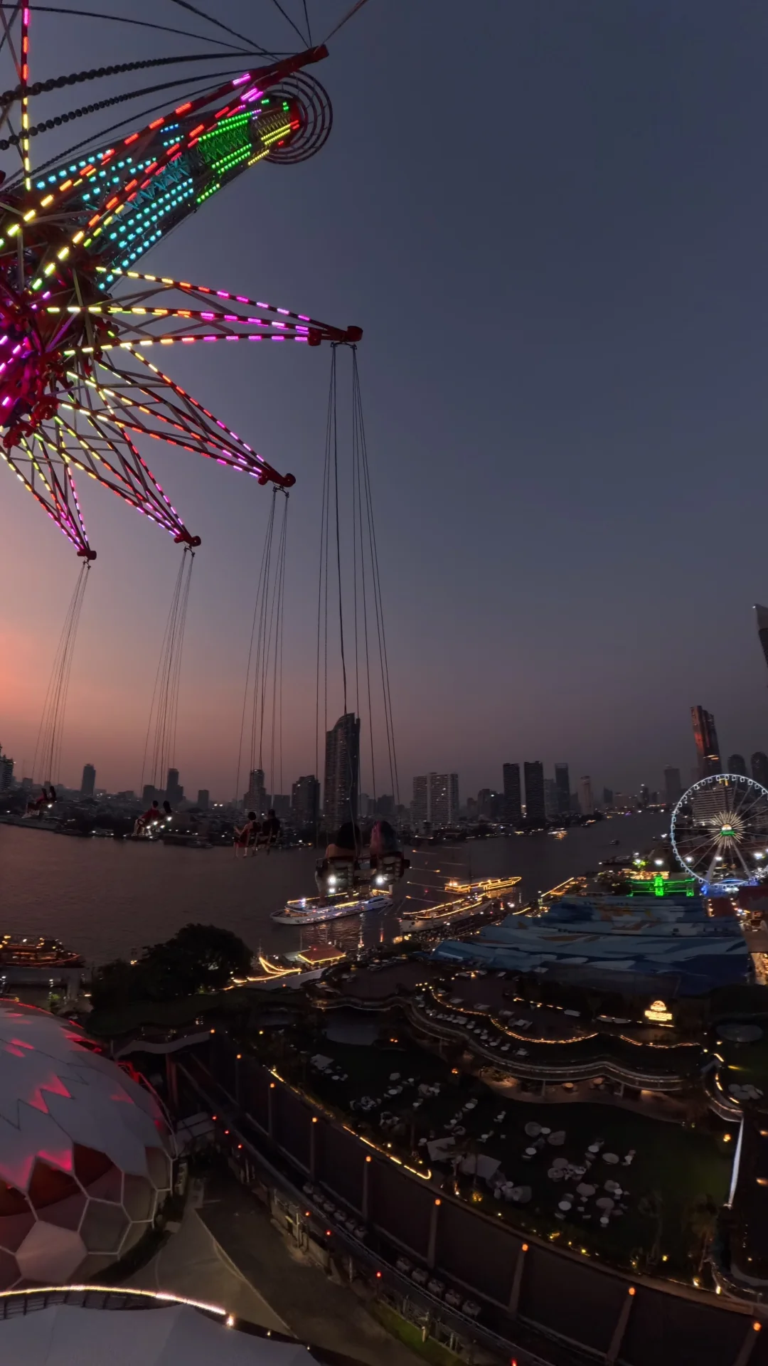 终于坐上了曼谷最近超火的空中落日秋千🌅