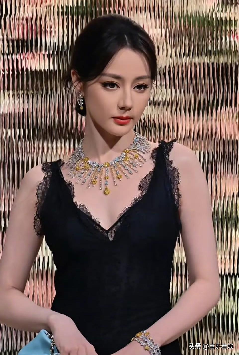 迪丽热巴，杀疯了！
 
3月20日晚，迪丽热巴现身迪奥线下活动，她整个人的气场和