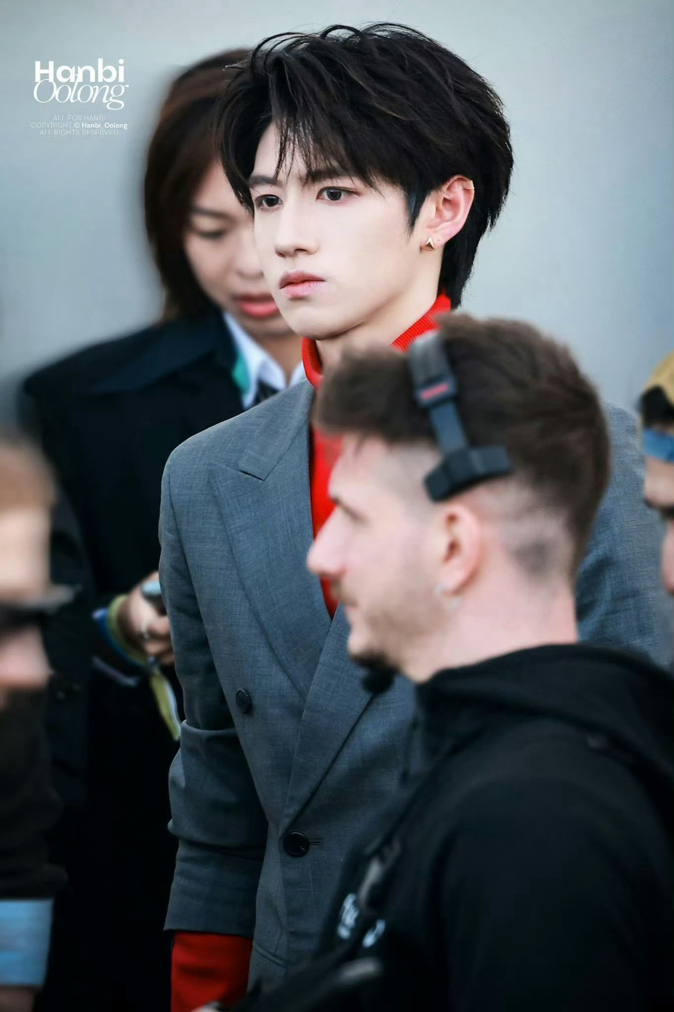 米兰时装周的朱志鑫这角度拍的👍👍 韩国站姐拍的朱志鑫