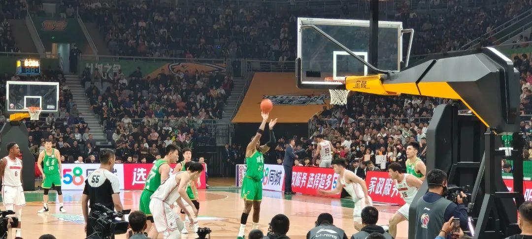 赵继伟复出，韩德君大号两双，辽篮力挫广东男篮，CBA开局4连胜
在本场辽粤大战中