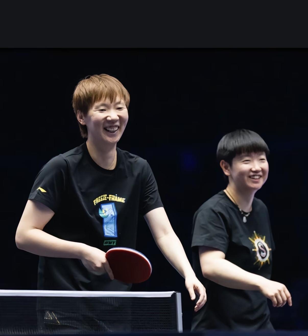 孙颖莎和王曼昱这对海产姐妹花，简直太好嗑了！两人都成了国乒定海神针，一个是世界最