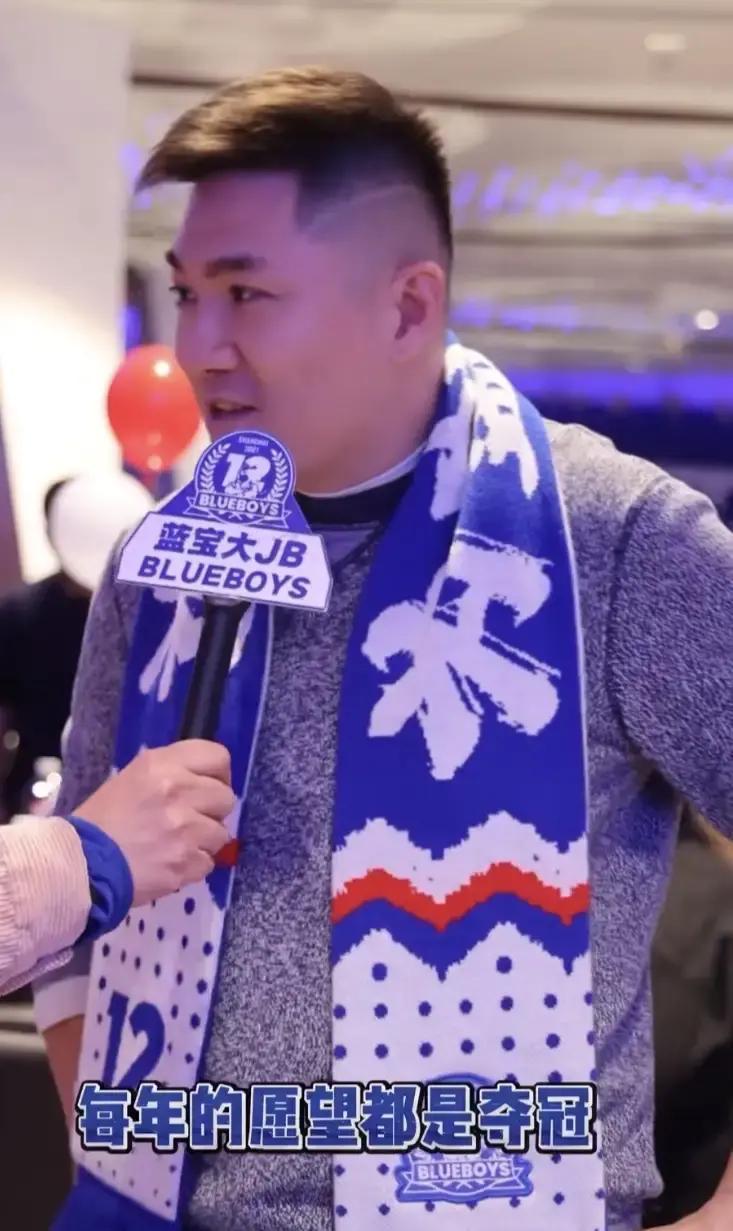 申花2026夺冠？先赢德比再说！
 
球迷投票：82%把德比放首位，比冠军还急。