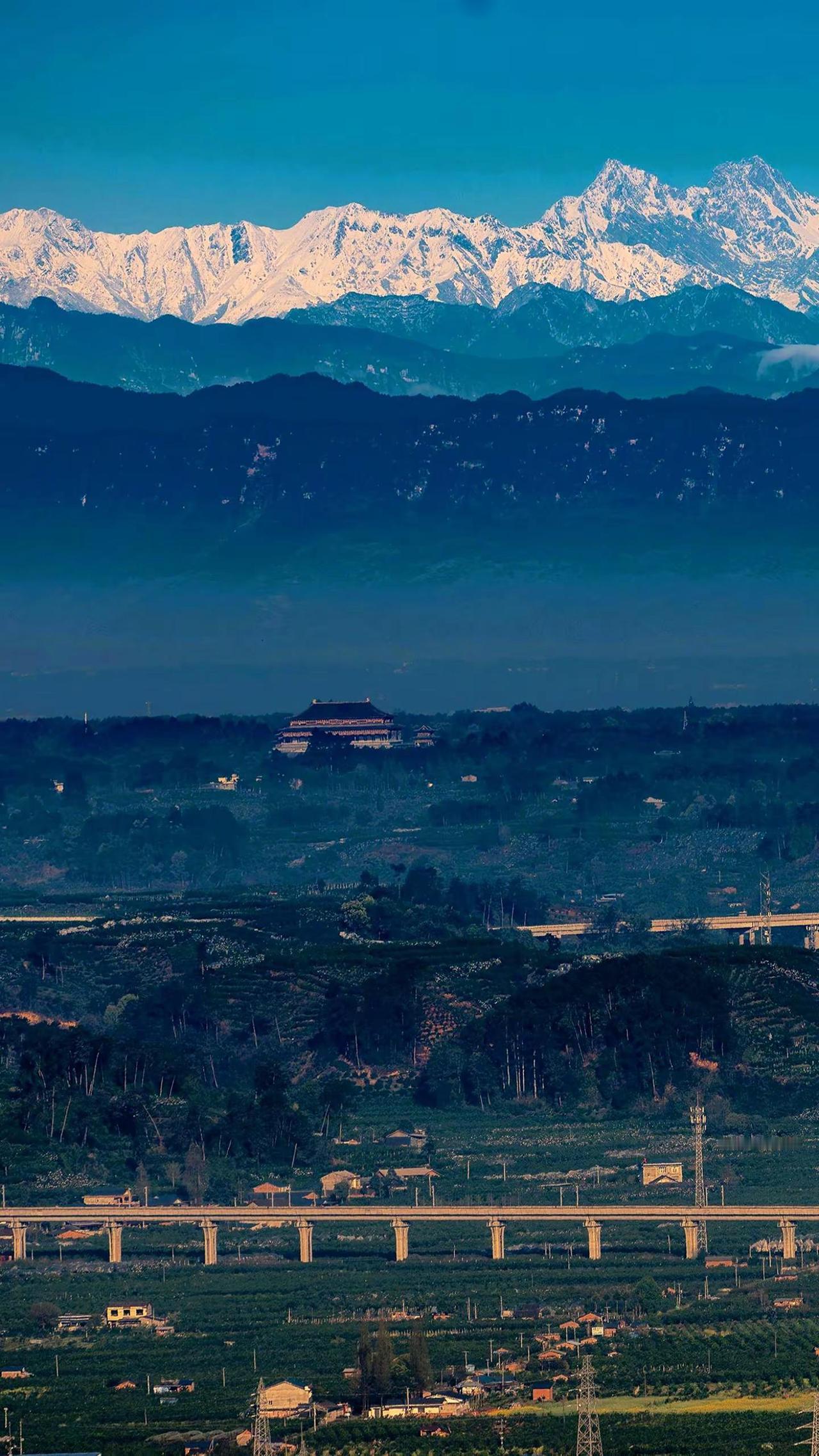 原来远方一直在等我们看见。雪山下的公园城市 我的图片