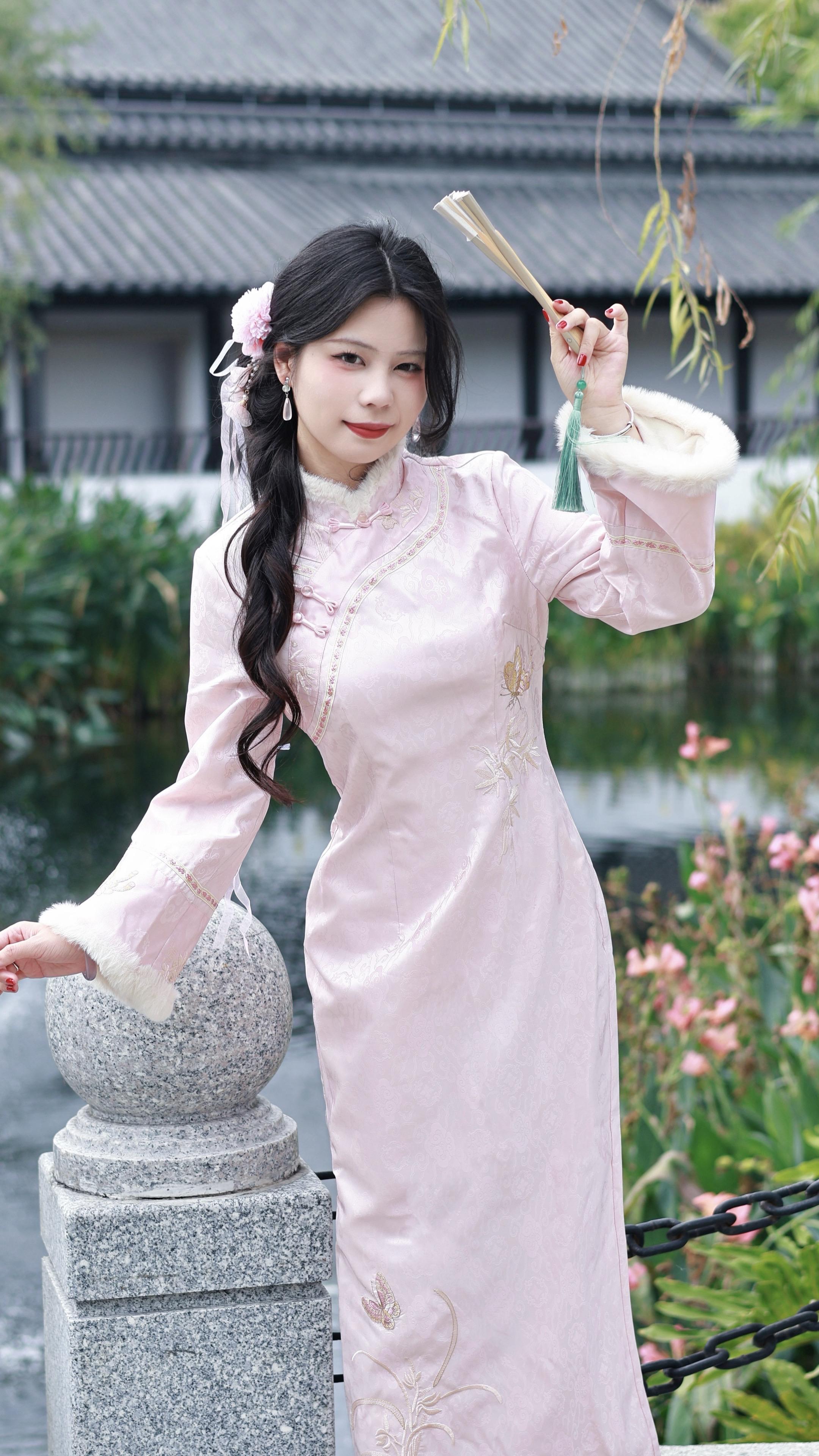 女儿心总如水 起伏而迂回。