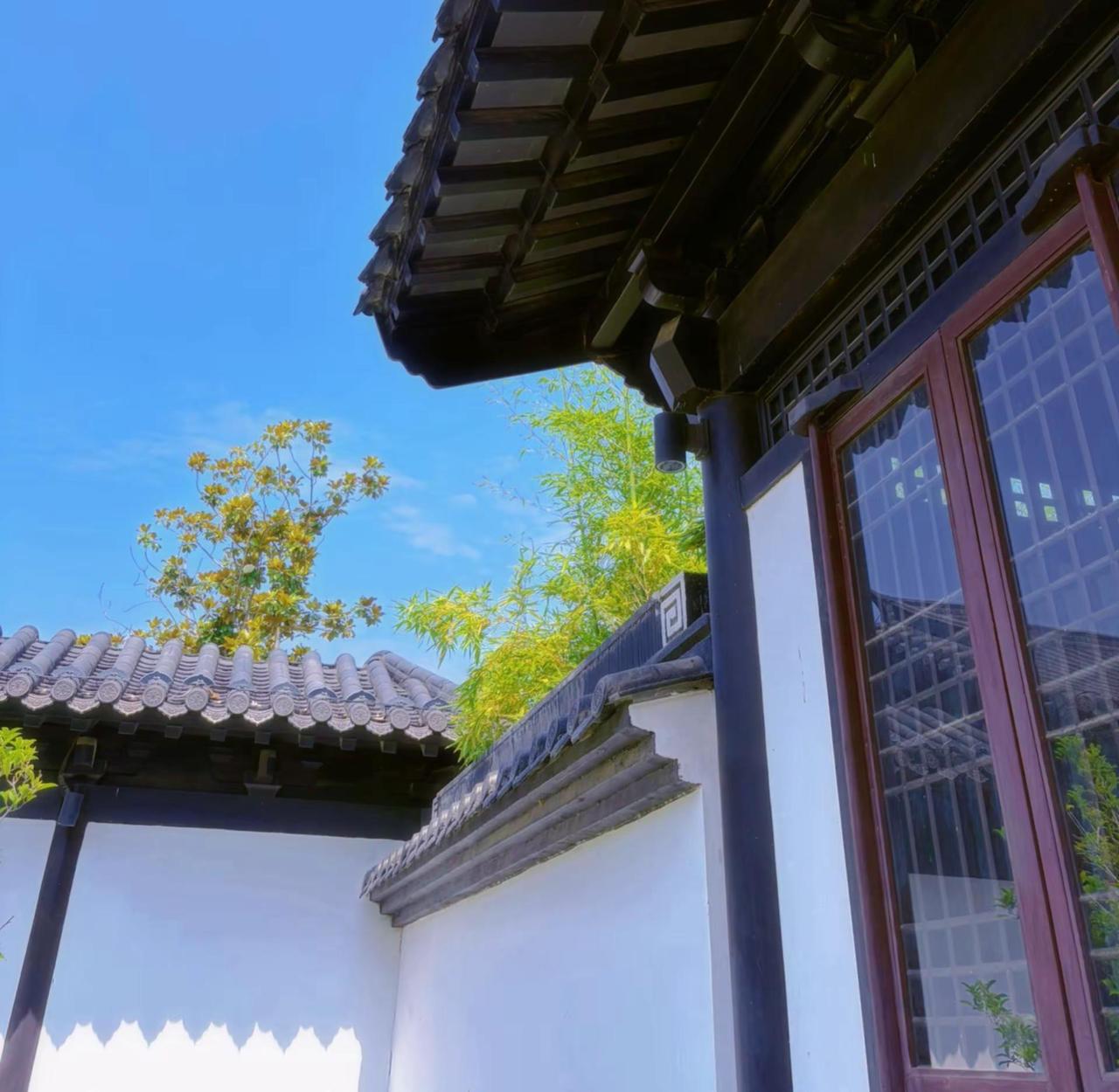 昨天我们一同品读了苏东坡的《前赤壁赋》，今天便接着一起来参悟这篇《后赤壁赋》。世