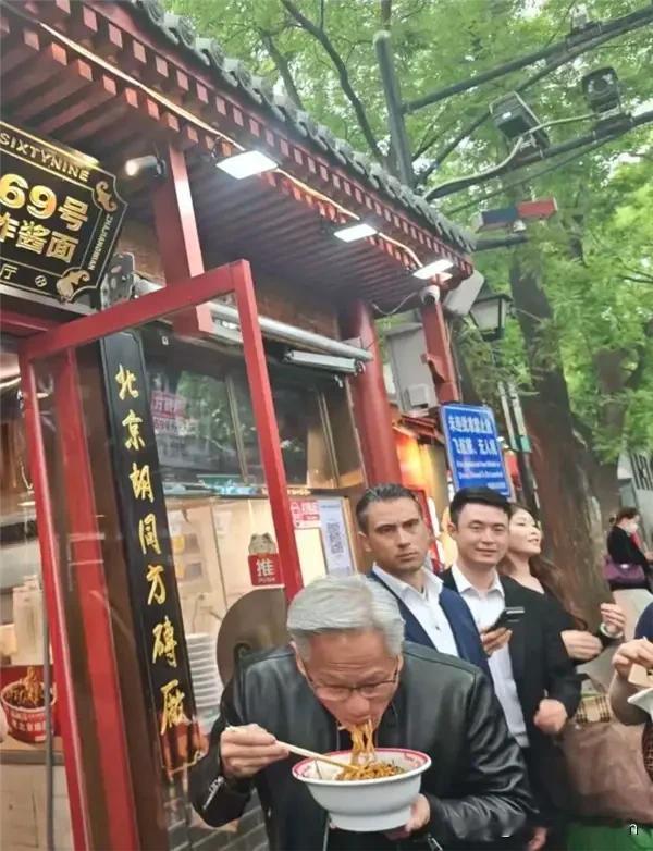 国宴好吃，必须矜持享用，中国顶级佳肴，相信大佬终身难忘。
逛到这家老店，香气朴鼻