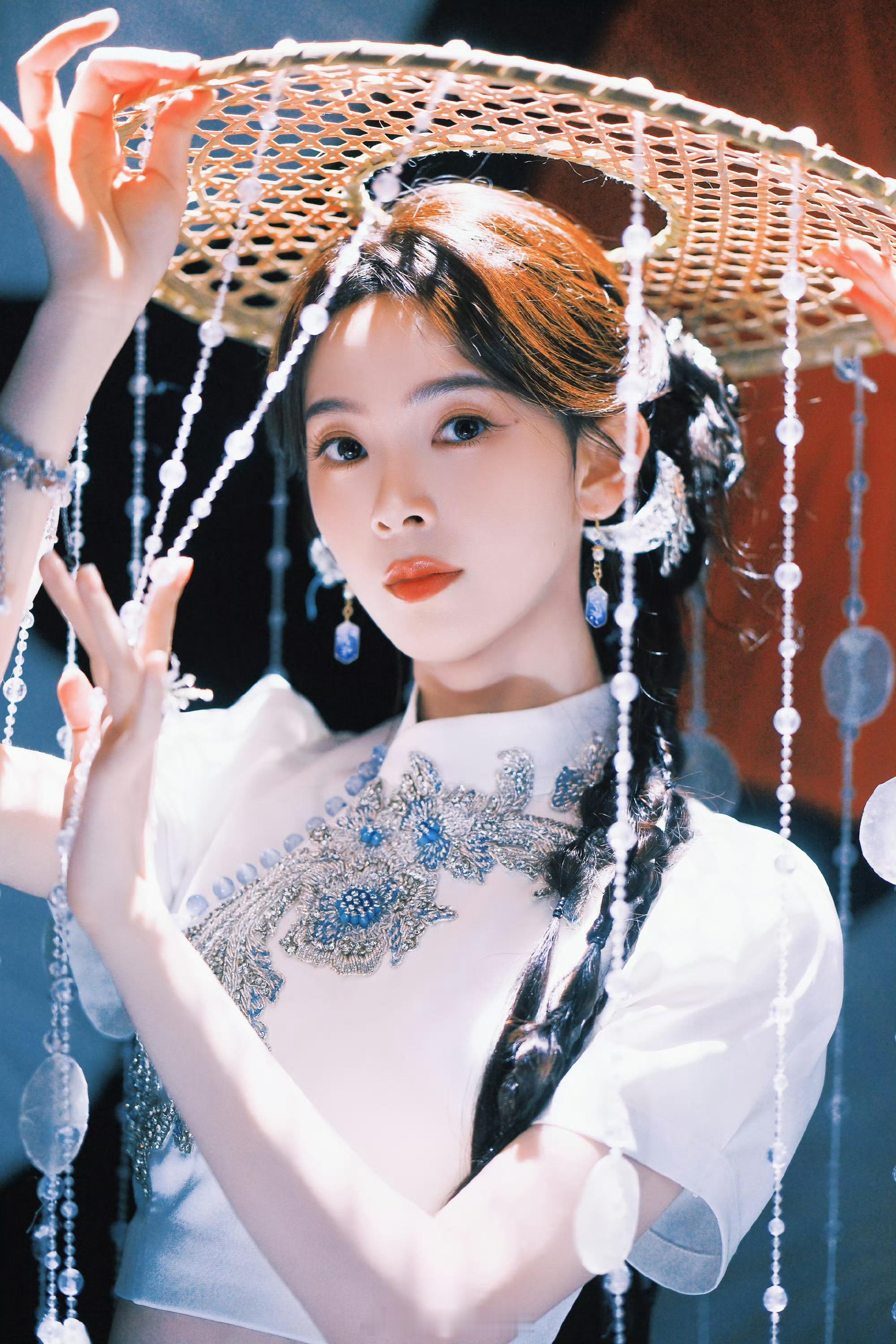 陈瑶进组🍉🥭横屏中剧《被剧透的世界》导演：陈嘉上《风月不相关》类型：剧情、奇