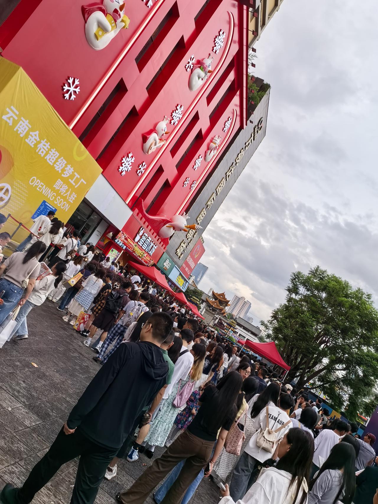 这个地方的吸引力还是不小的，这种效应确实可行，我觉得这段时期观察来，密雪冰城从上
