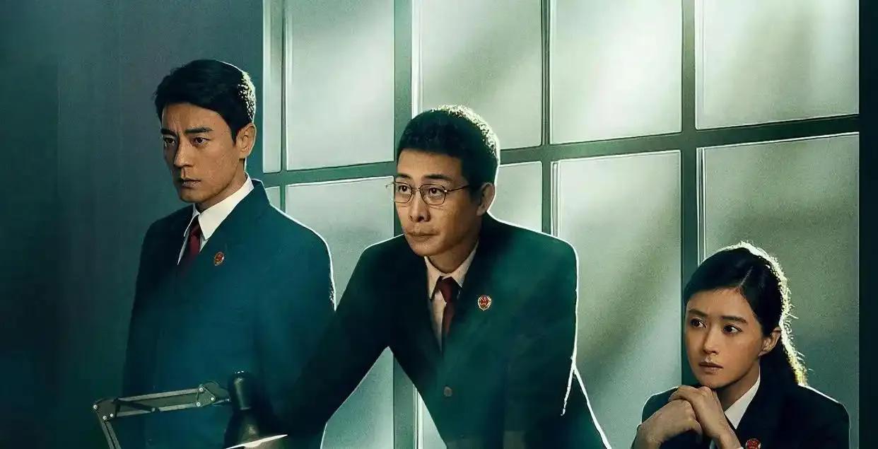 一直以为法治剧会很枯燥，《以法之名》却让我“真香”了。它剧情紧凑敢拍，将黑恶与腐