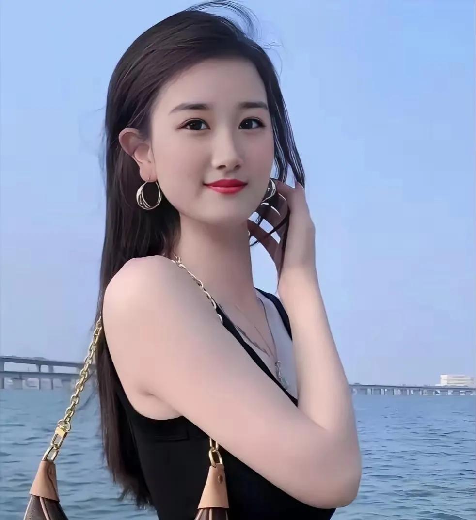 虞美人·知交半零落
文/无冕诗人

天之涯，地之角，知交半零落。
       