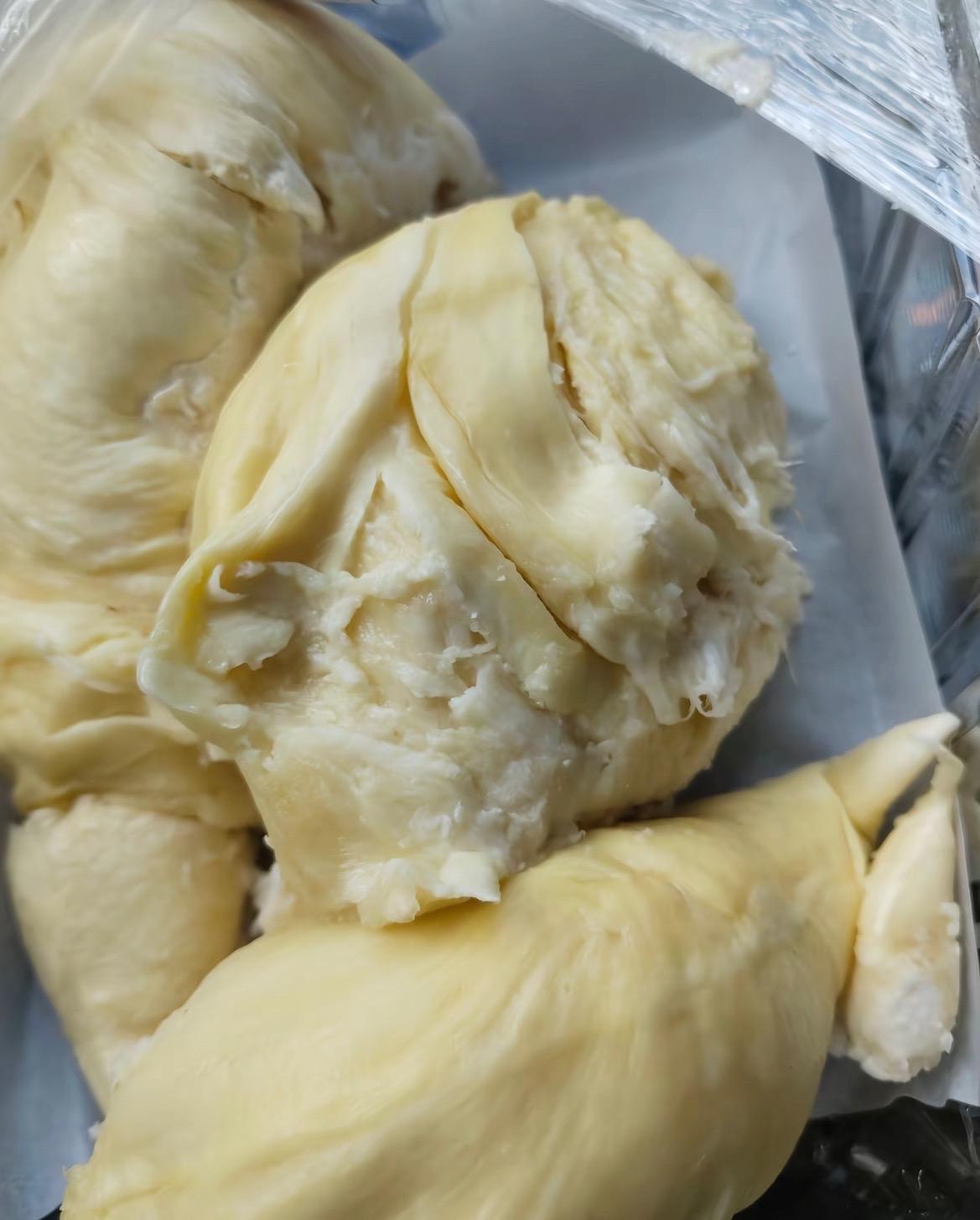 【玉林某超市买到坏榴莲店员说就是这个味】

近日，网友爆料称：玉林某超市购买的榴