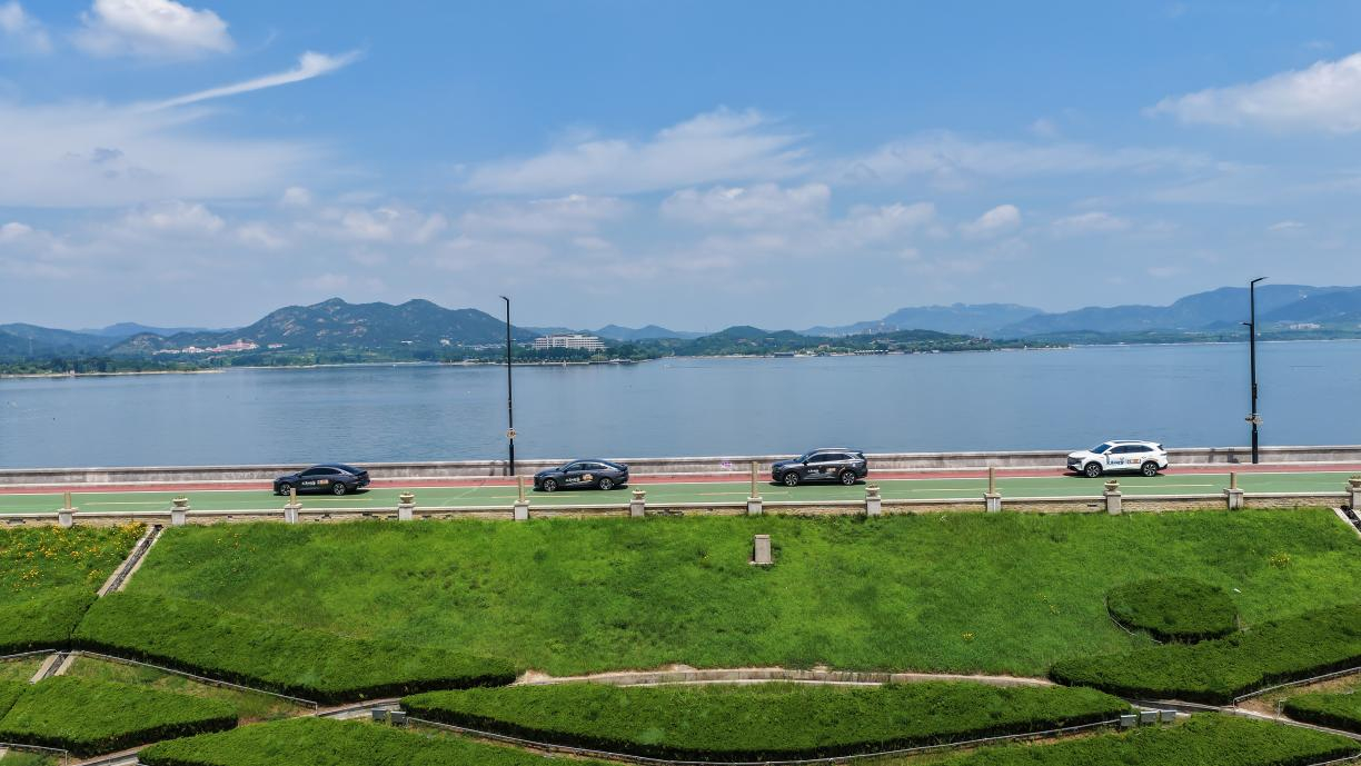 汽车资讯 7月18日，长安蓝鲸超擎超值体验季于济南雪野湖收官，活动围绕逸动、CS