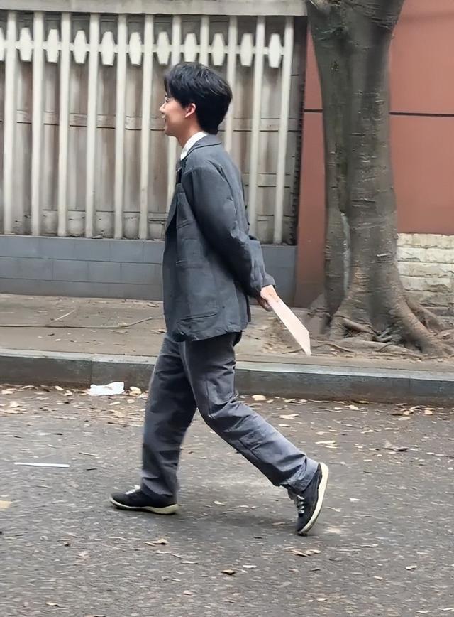 郭麒麟成都瘦到脱相，别再说他颜值崩了，这才是演员最狠的样子 