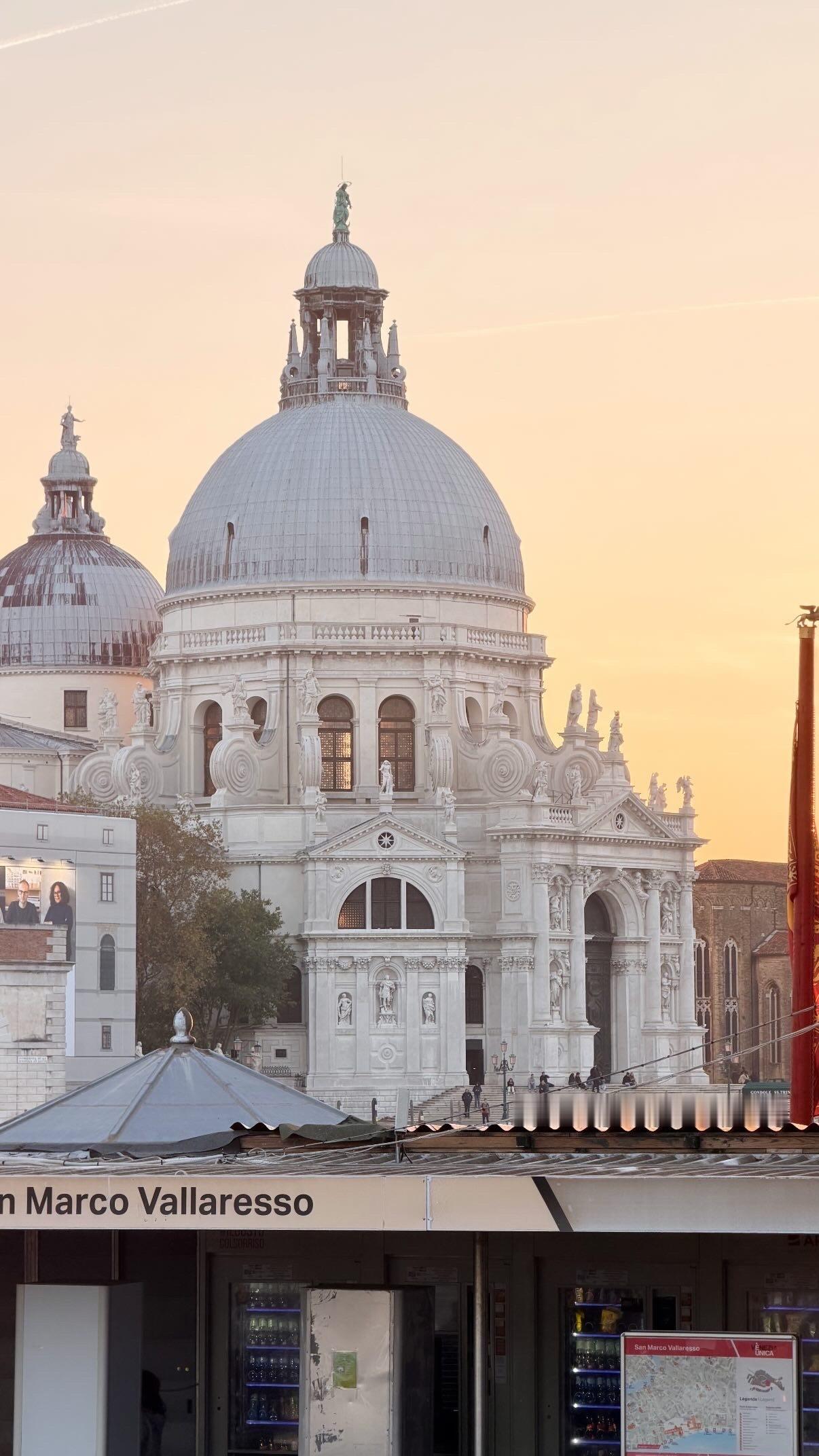 来看一下辛芷蕾封后的威尼斯🌊  ​​​