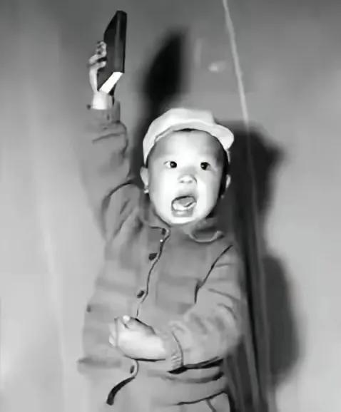 看到这组图片，我不好意思的笑了。
         时代在变，唯一不变的，是那颗