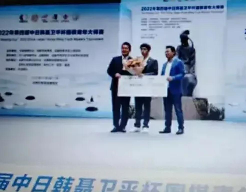 聂卫平大师赛喜忧参半

中年组中国队一骑绝尘
青年组中国队全军覆没


10月2