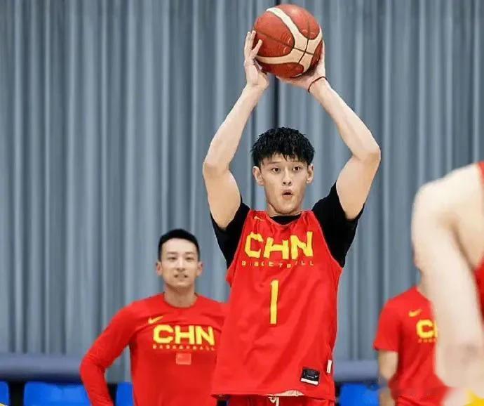 曾凡博入选后，全新中国男篮锋线阵容一览，你是否期待？

1，曾凡博，身高208，