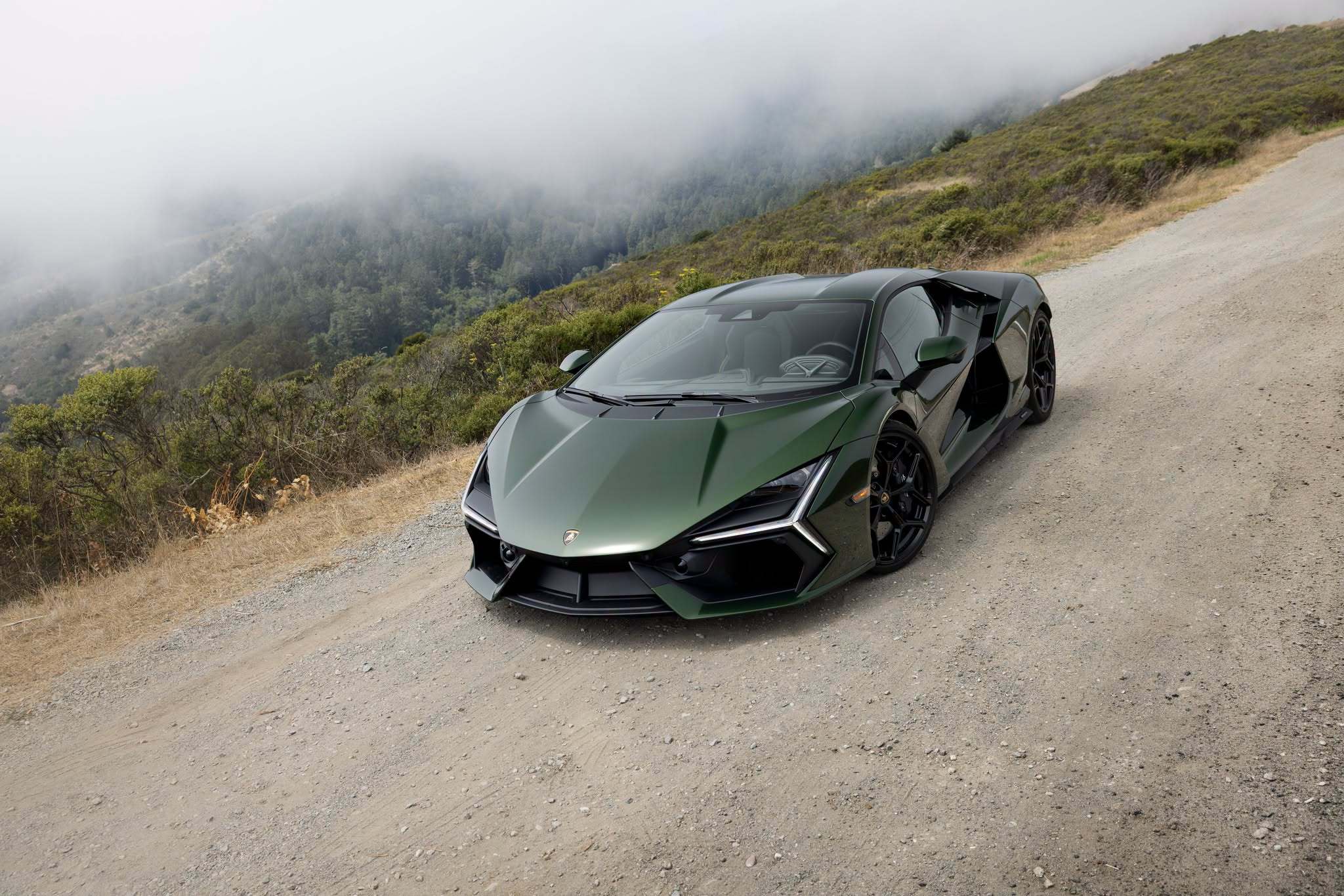 Lamborghini Revuelto兰博基尼 英国赛车绿一上身，是不是大牛也