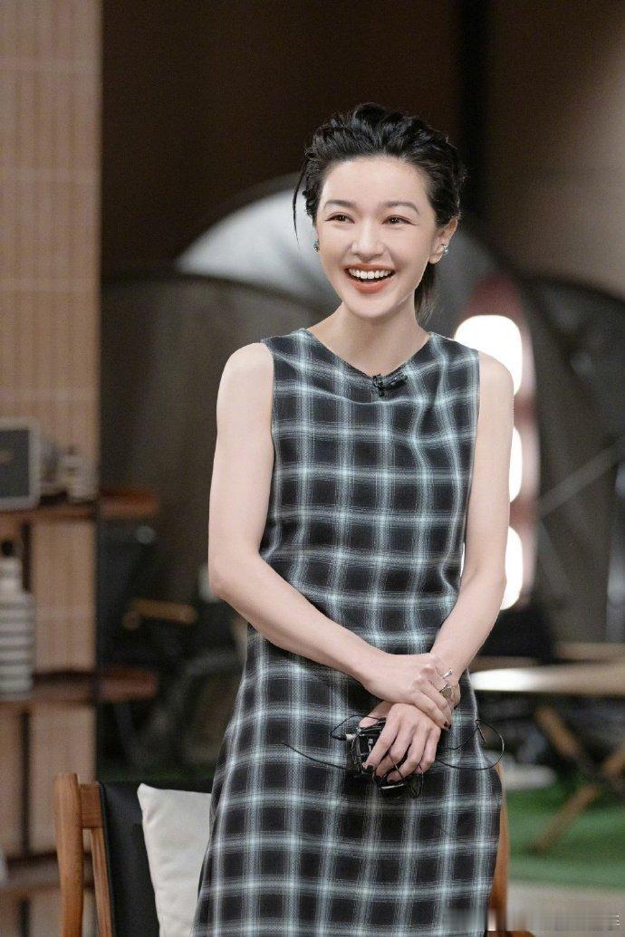 郭采洁这岁数也够几个前任了湖南卫视背后郭采洁不得不说郭采洁的时尚感真的绝，不管什