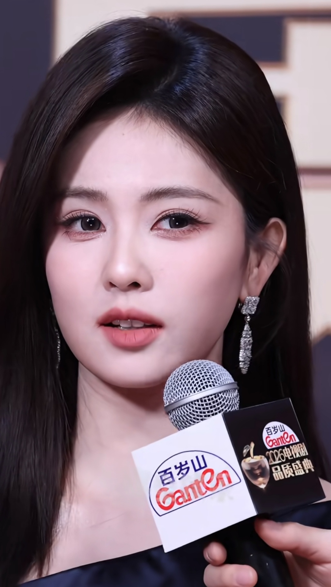 看看白鹿生图怼脸，这状态怎么样！白鹿 我今天穿了个被子电视剧品质盛典