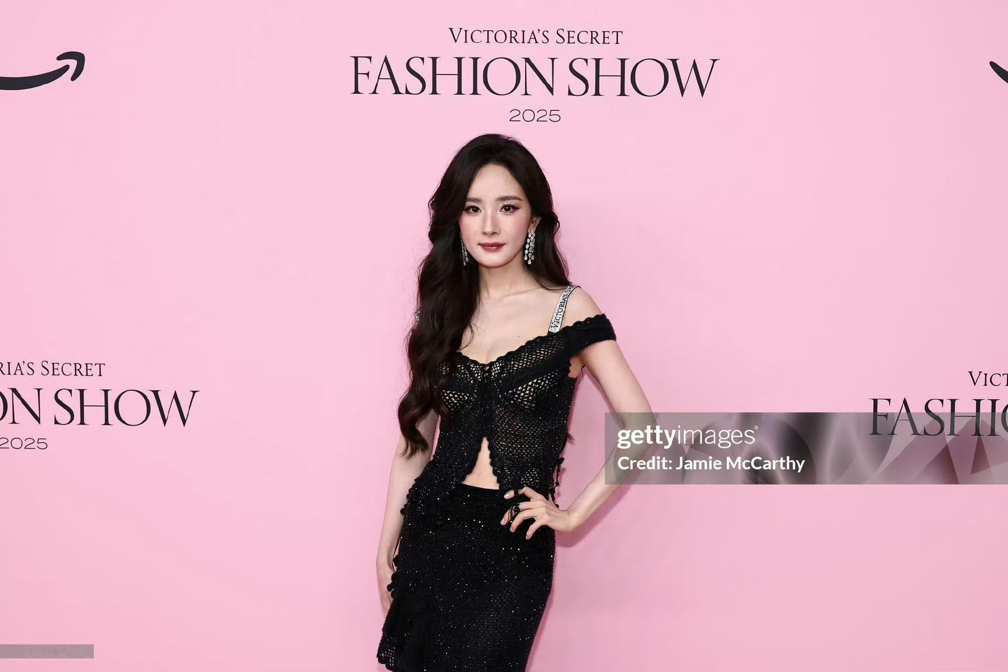 杨幂维秘G社生图状态很好啊  幂姐身材太好了 ​​​