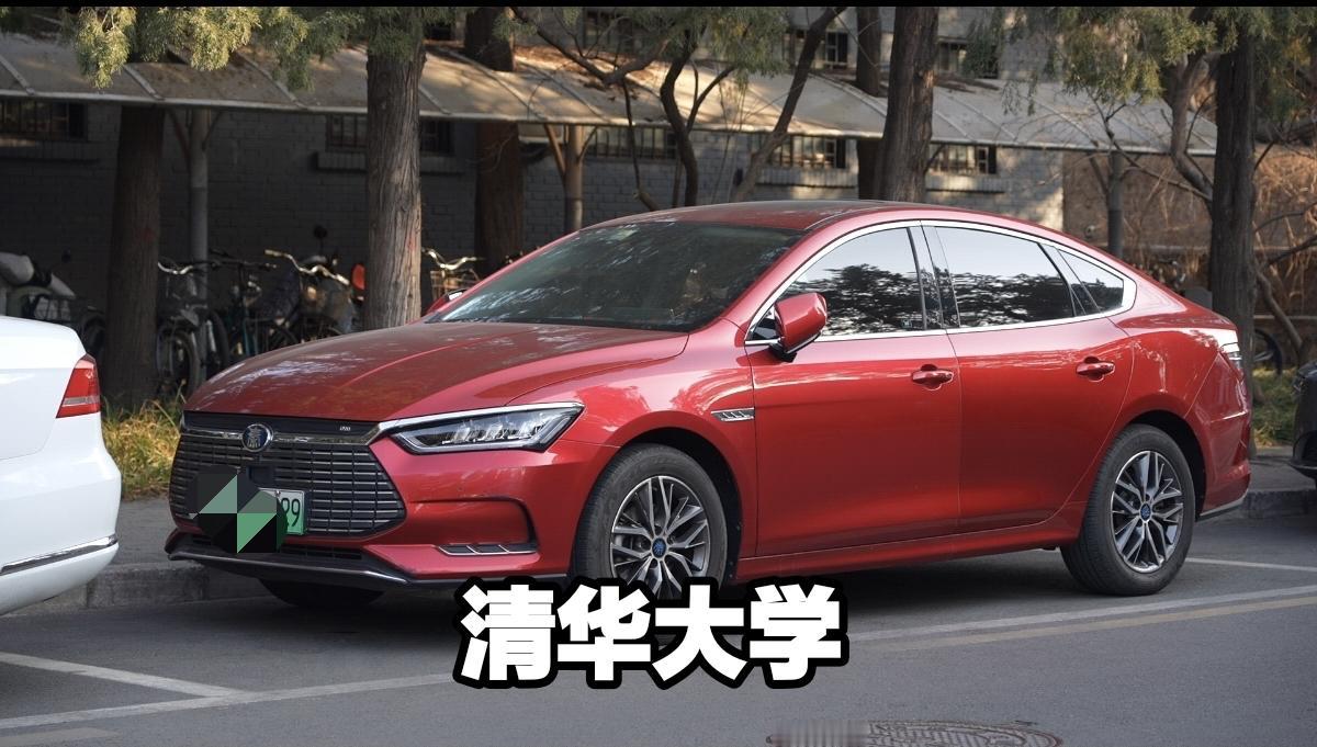 你能相信吗？如今在清华、川大这些顶尖高校的停车场里，比亚迪汽车成片成片地出现。