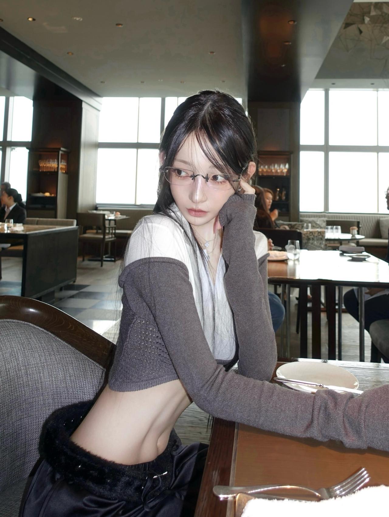 “为什么地球是圆的。” “因为它想让失散的人再次相遇。”[快哭了]