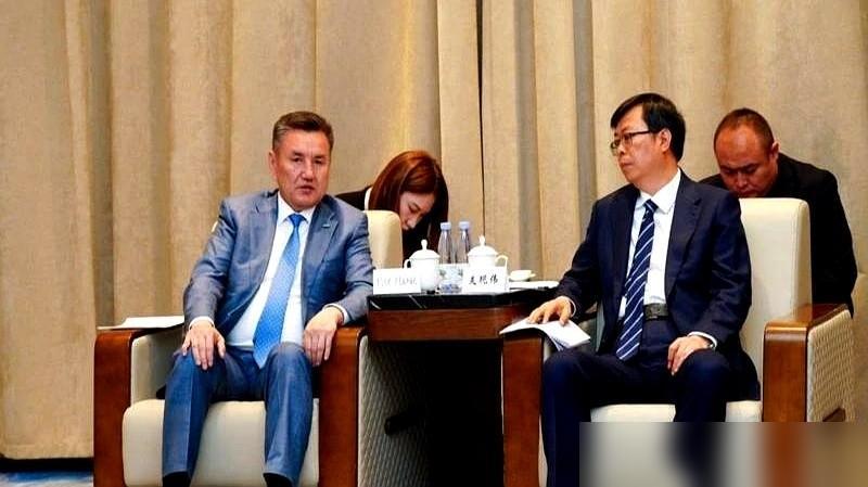 哈萨克斯坦一个州长，跑到新疆塔城，开门见山：我们给波音、空客供货。

这真不是吹