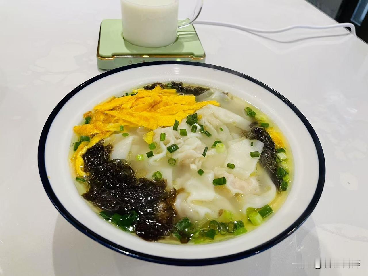 有胆囊炎别乱吃油！这些美食咱们得主动避开
 
查出胆囊炎的朋友应该都有体会，稍微