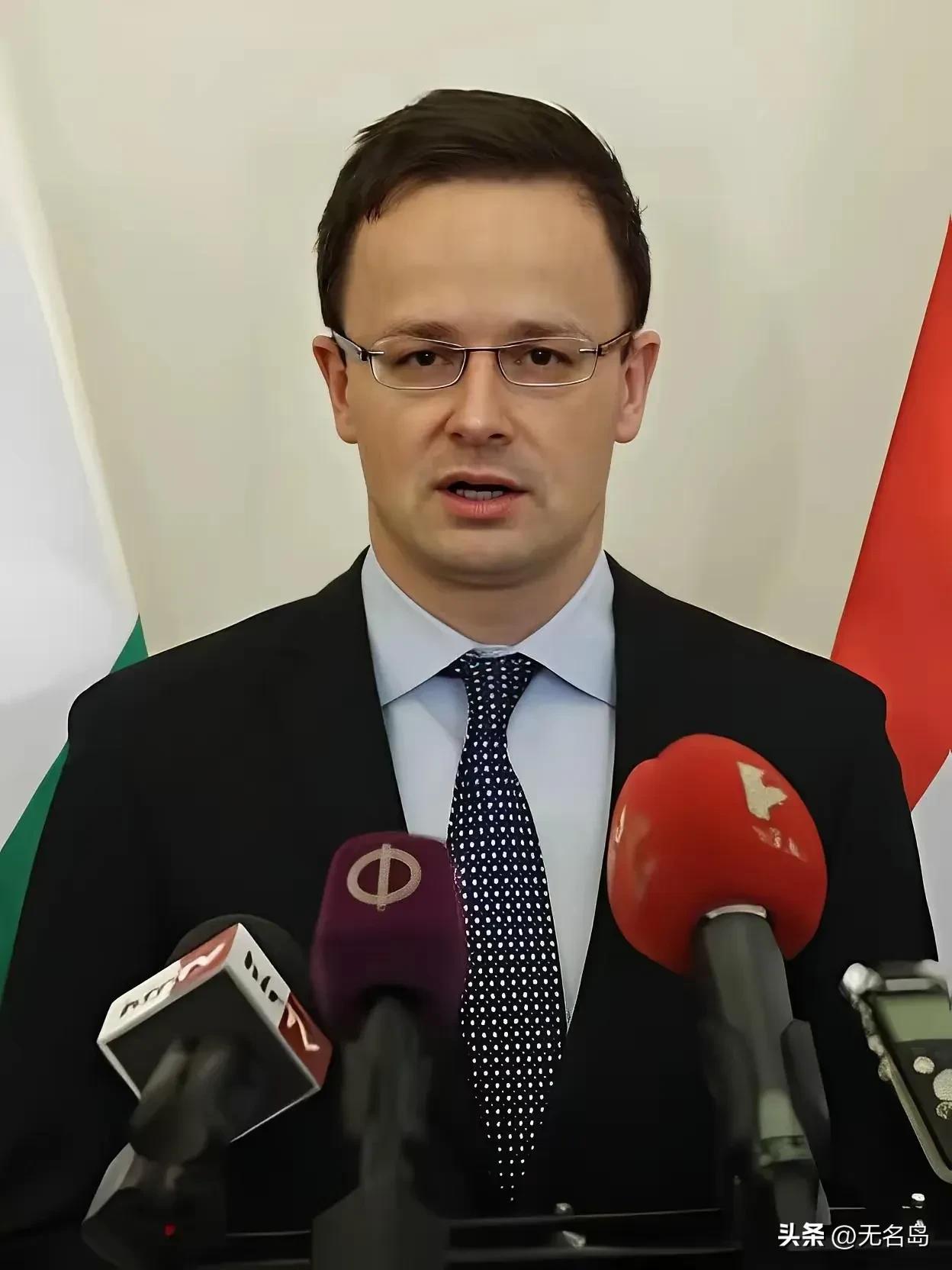 欧盟彻底乱成一锅粥了！

最大猛料来袭：匈牙利外长西雅尔多被人实名举报，偷偷给俄