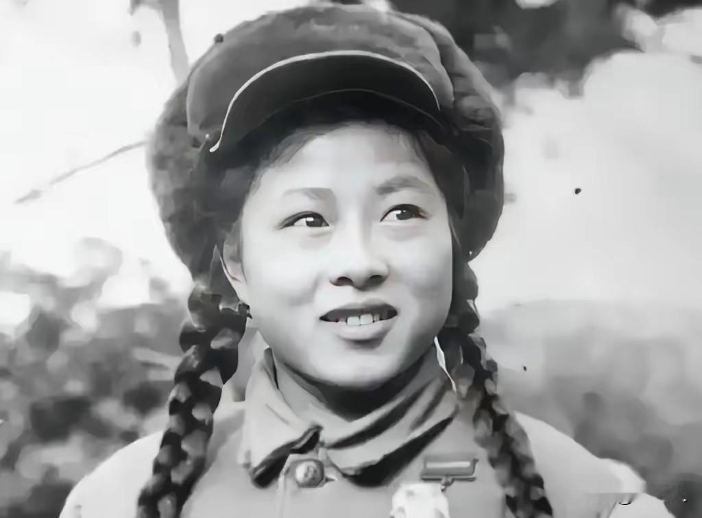 16岁抗美援朝女护士张道华：双目失明双腿尽断，泥地爬行求生归队
 
1951年，