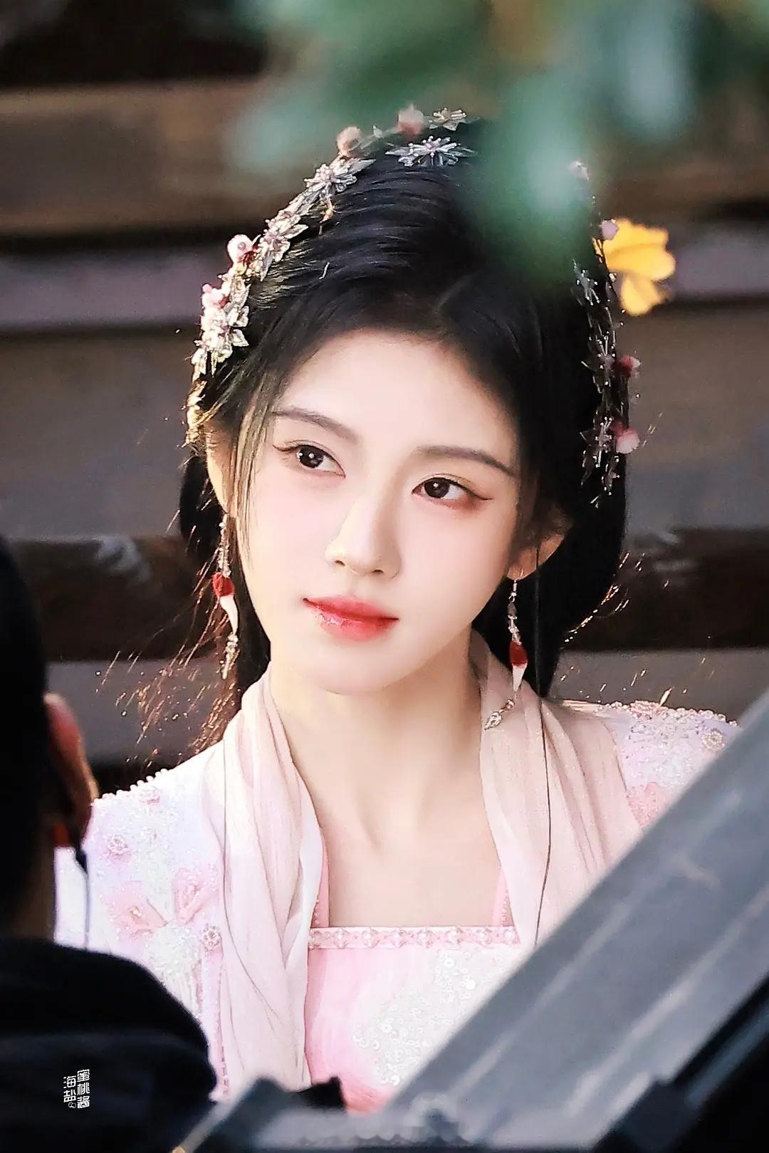 鞠婧祎好美好美呀！[抓狂][舔屏][舔屏][舔屏][舔屏]这小表情也太灵动乖巧了