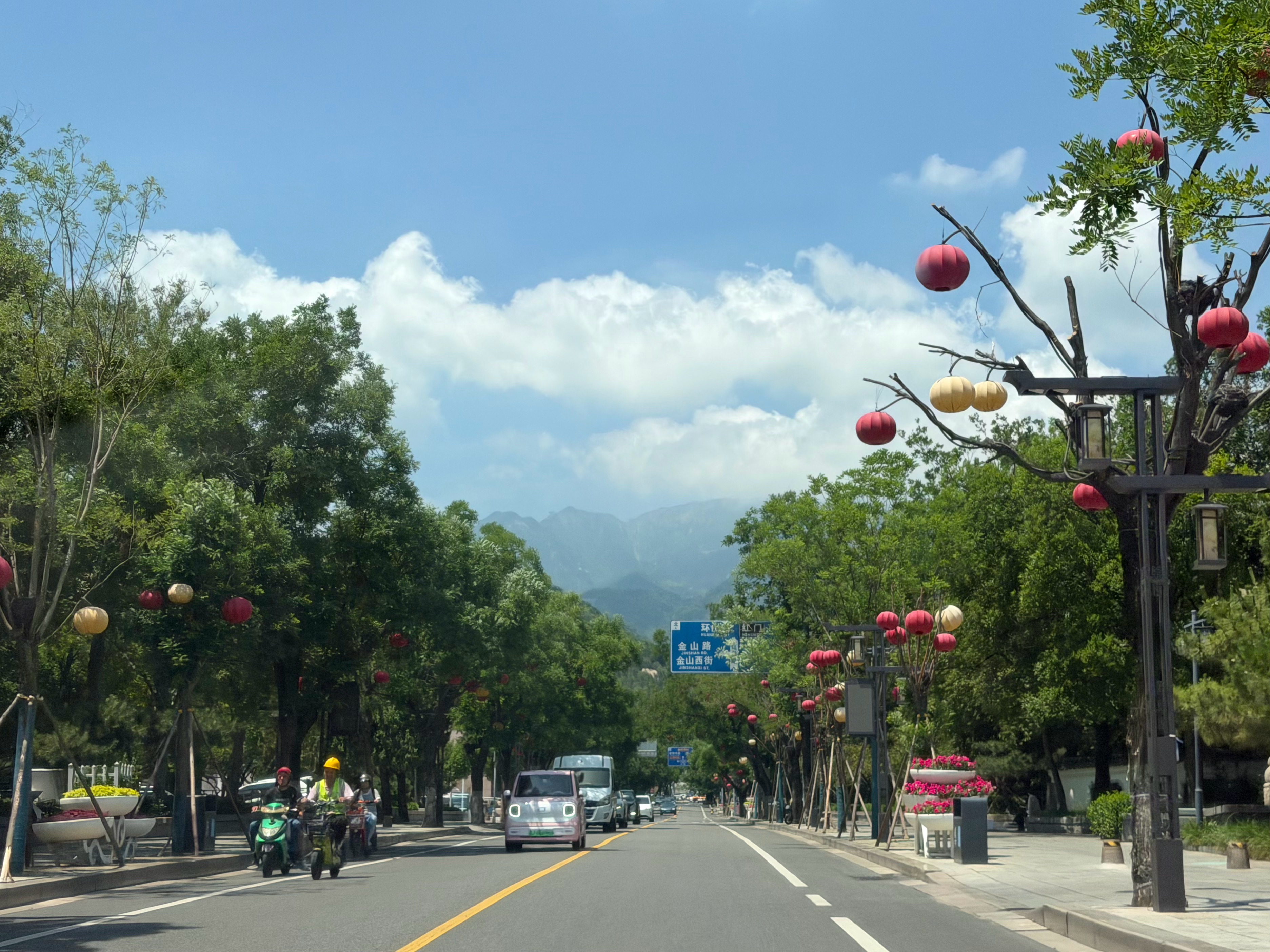 带着晒伤从30℃的泰安回到15℃的青岛，穿着短裤短袖的我像个傻子 青岛