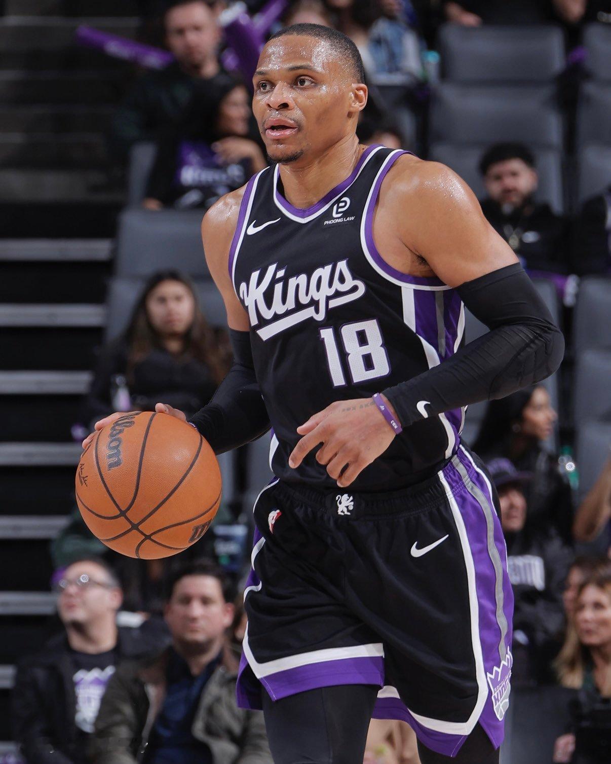 国王为了一个底薪送走3年合同的球员他真的，我哭死nba